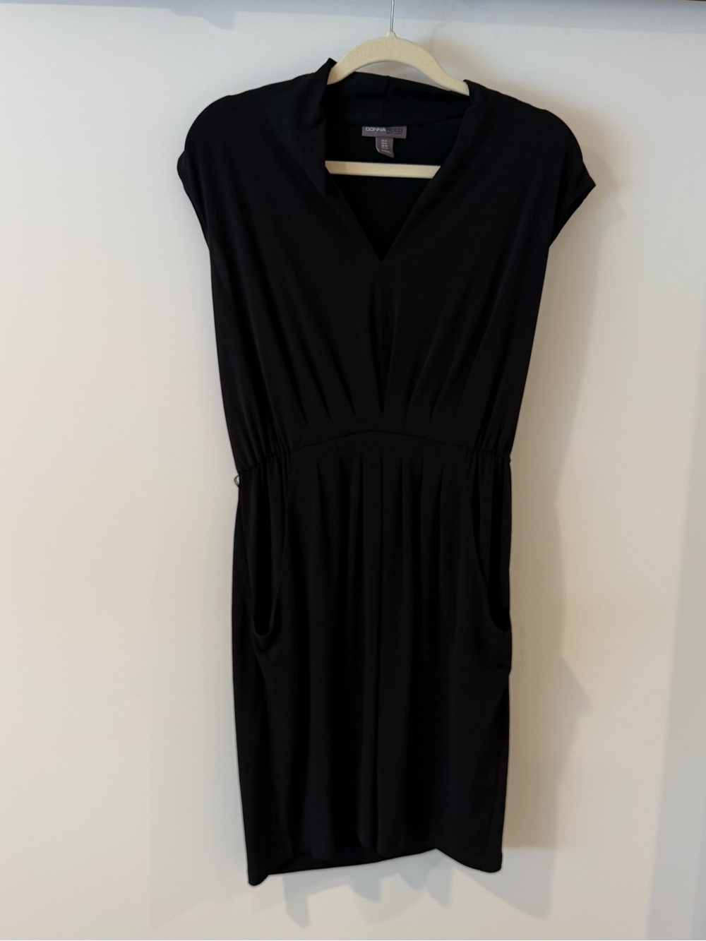 Donna Ricco Black V-Neck Cap Sleeve Dress with Pockets